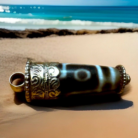 Vintage Hand Carved Floral Pattern Tibetan Akate(Dzi) Amulet Silver Pendant 13Gm - Picture 4 of 11